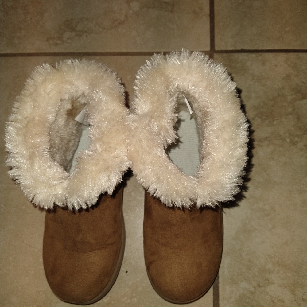 Girls winter ankle boots.